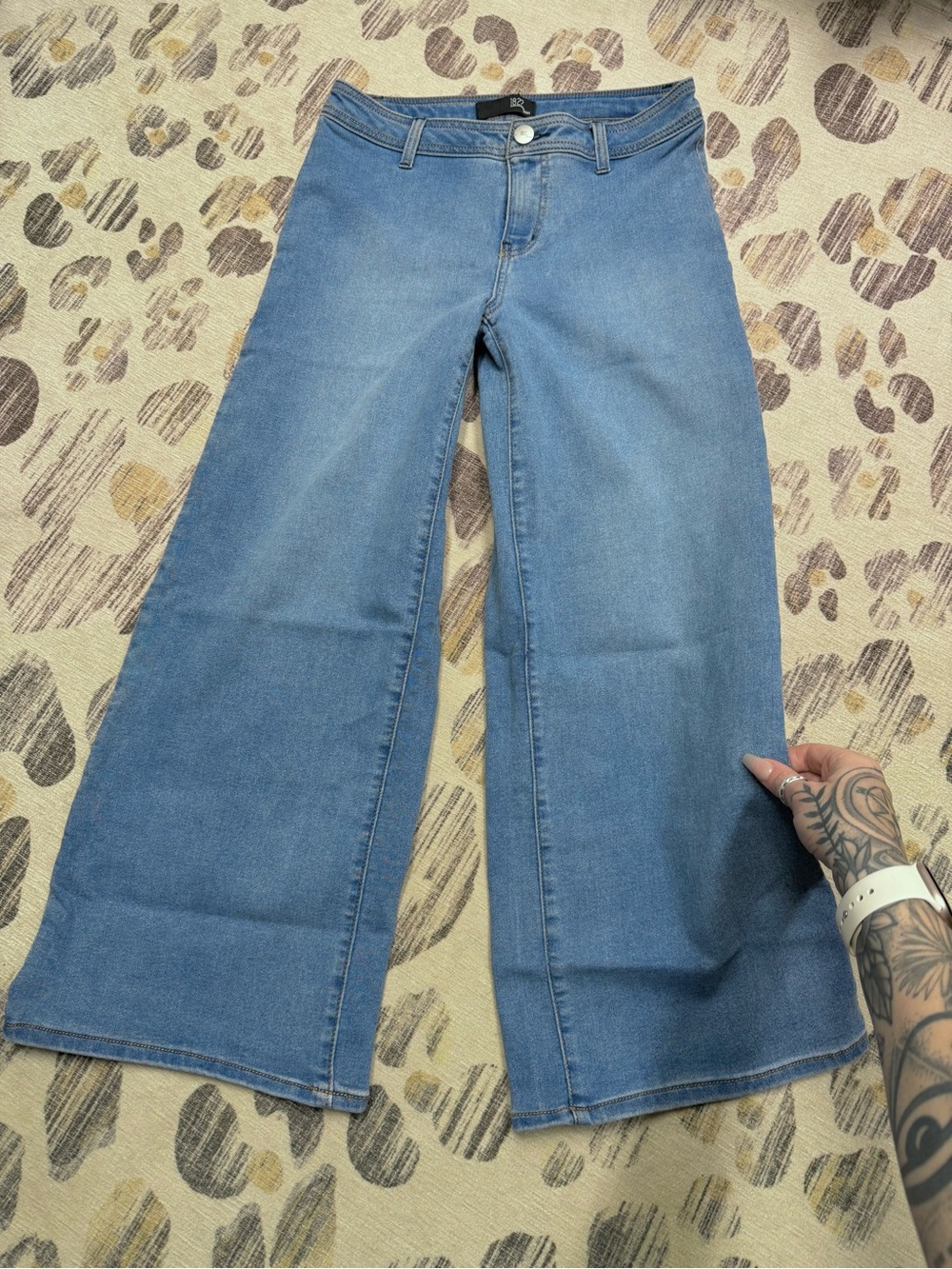 1822 denim flared ankle jeans size 8 / stretch mid rise